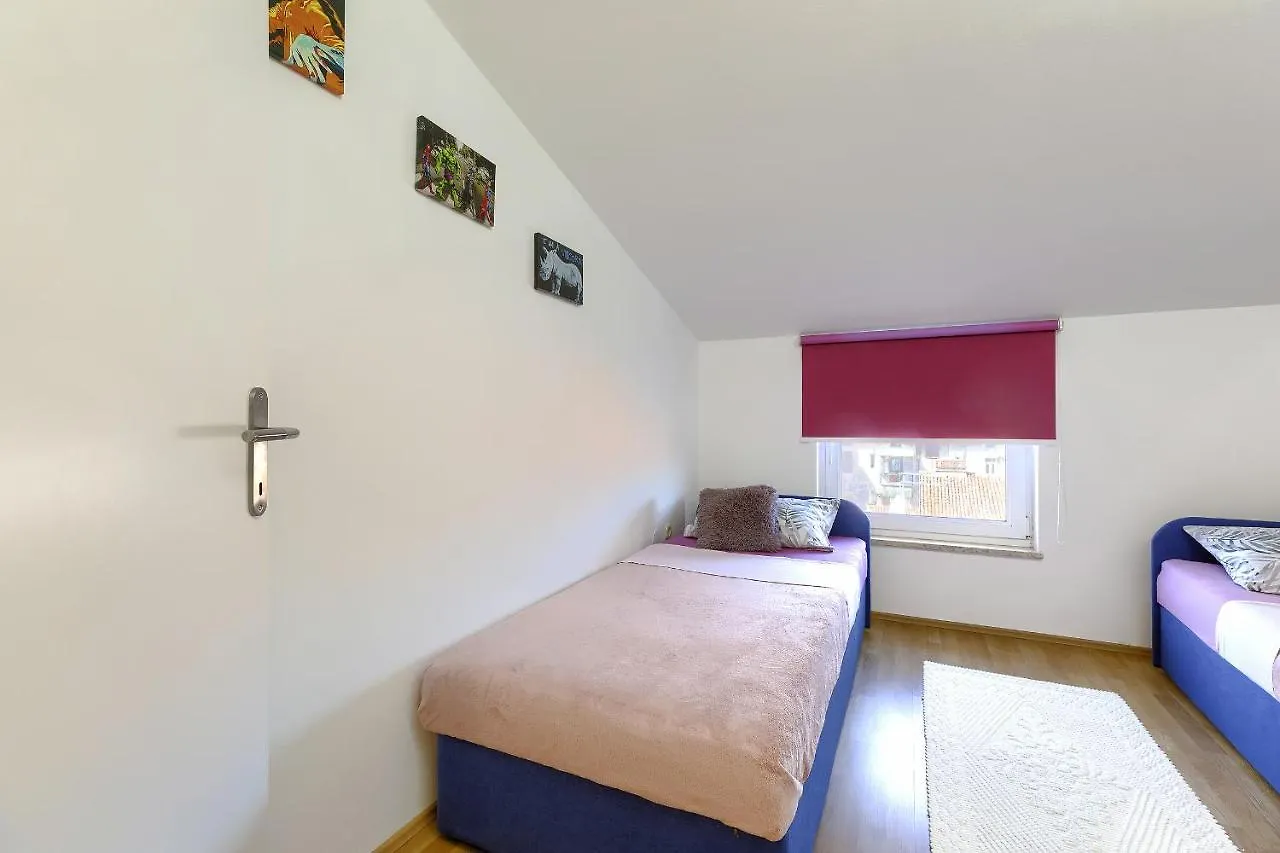 Homestay Pula 0*,  Kroatië